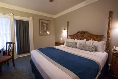 Bed in 1-King Room with Balcony at Horton Grand Hotel