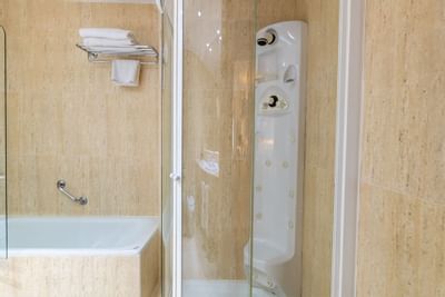 Baño del Hotel Amura Alcobendas cerca de Madrid