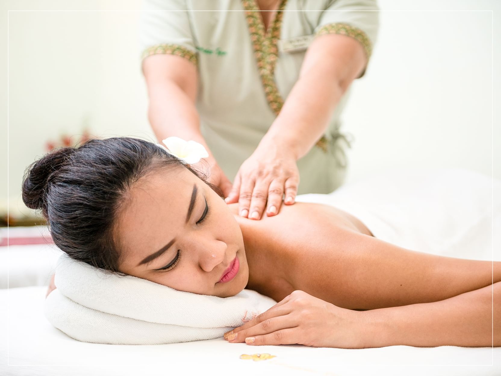 Back massage therapy in the spa at Chatrium Royal Lake Yangon