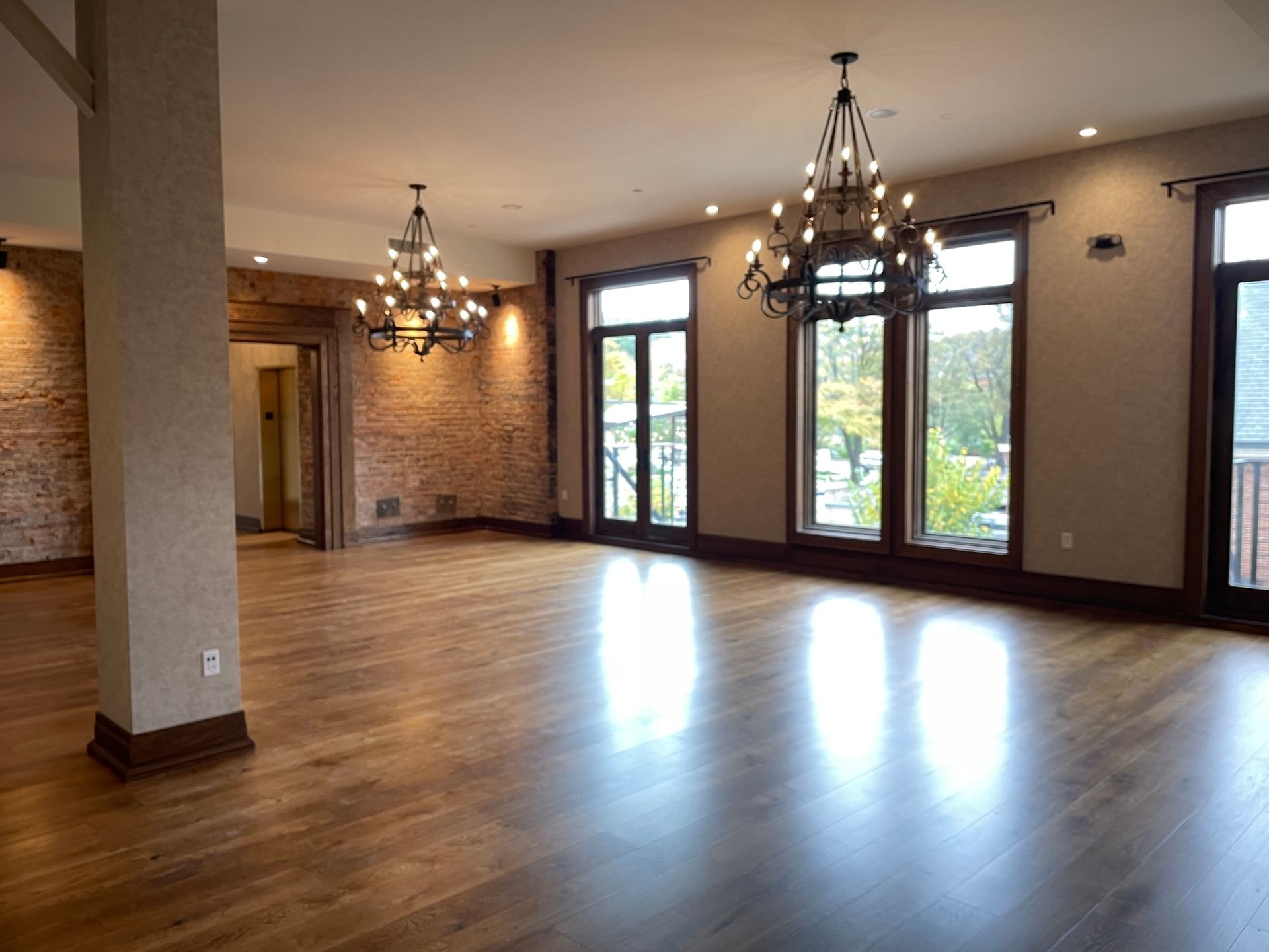 Spacious hall with garden view at Gilman Event Hall Chattanooga