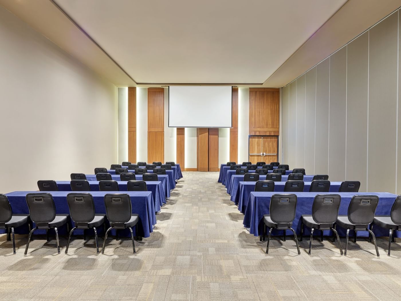 Montaje de aula en una sala de reuniones en Grand Fiesta Americana