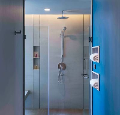 U Jomtien Deluxe Seaview Room Bathroom