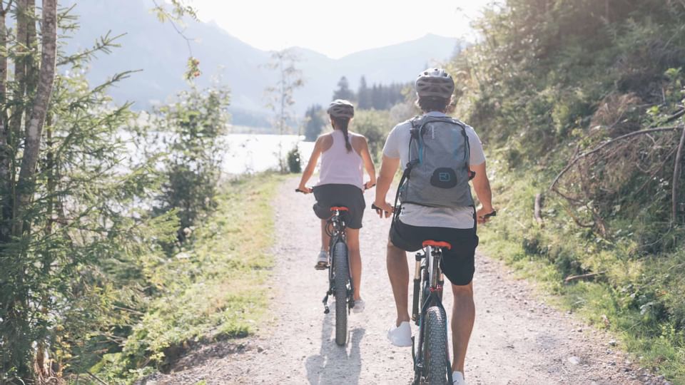 E-Biken im Tannheimer Tal in Tirol  - Wellnesshotel ...liebes Rot-Flüh