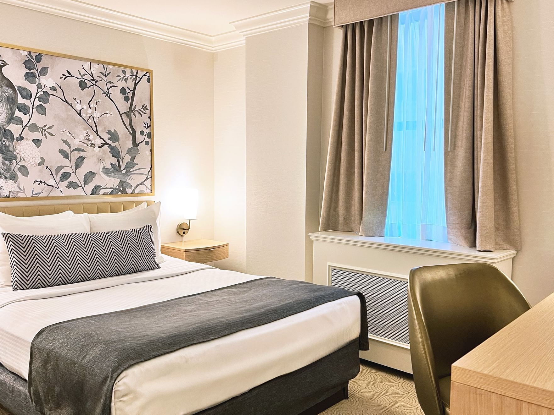 Petite classic Room at Warwick Allerton Chicago