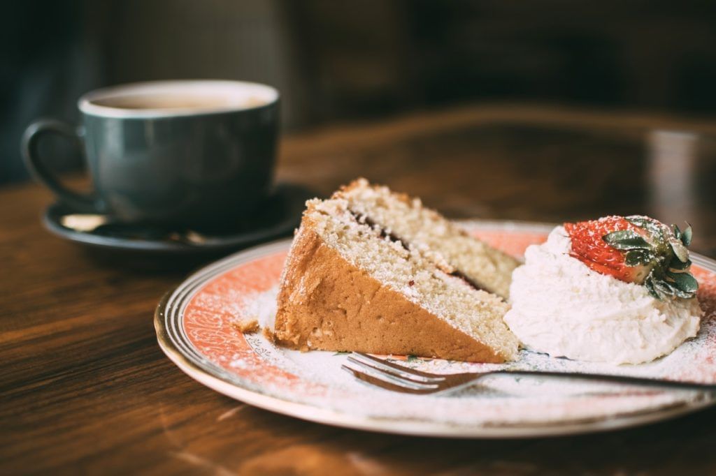 sliced cake on ceramic plate