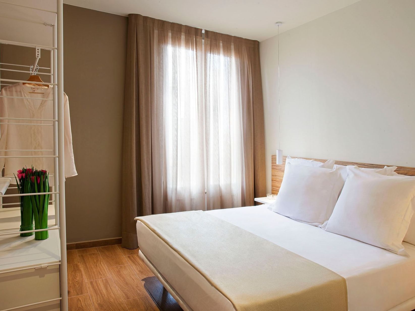 Bedroom arrangement in Executive room at Barcelona Apartment