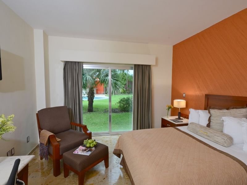 Queen bed with garden view in Superior Room at Gamma Hotels