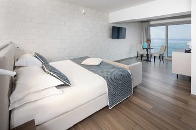 Luceo Room with open windows at Sublimis Boutique Hotel Camogli