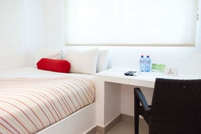 Working desk and a single bed in Premium Room at Cha Cha Hotel