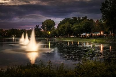 Night view of hotel & lake at Chateau Vaudreuil