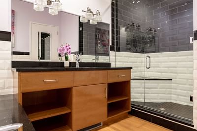 Bathroom with vanity, shower area & mirror in King Executive at Retro Suites Hotel