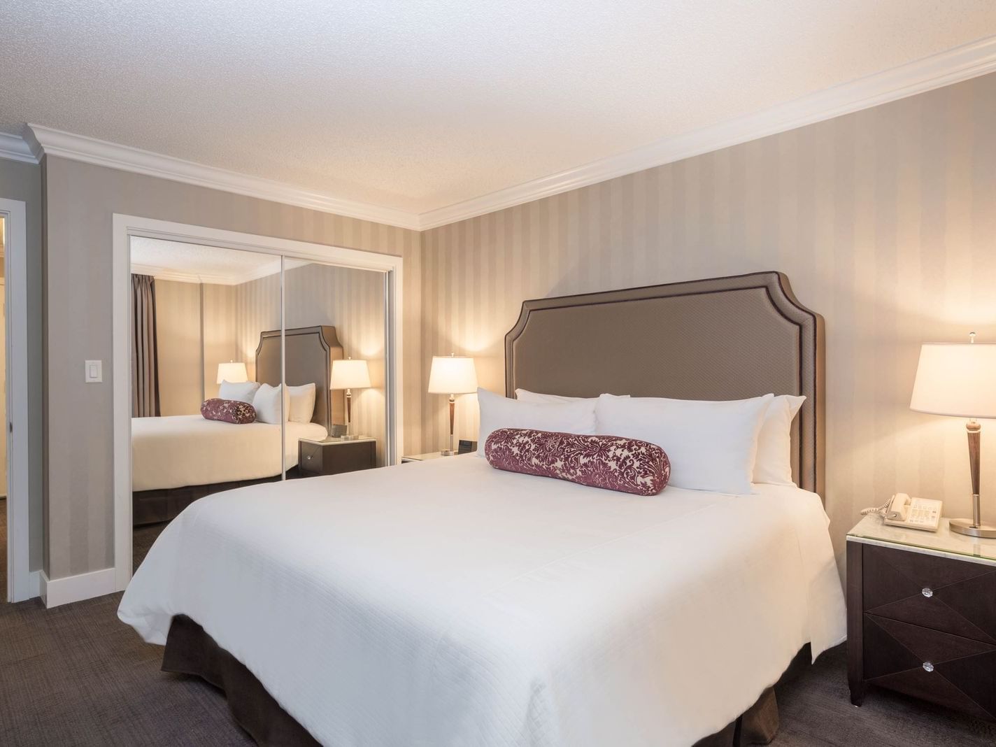 One Bedroom Sutton Suite - 1 King Bed La Grande Résidence
