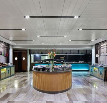 Buffetbereich Innenraum des Alesta Restaurants an der Titanic Chaussee Berlin