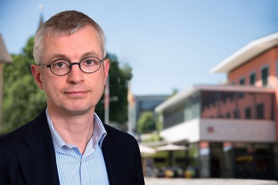 A man with glasses posing at Best Western Spirgarten