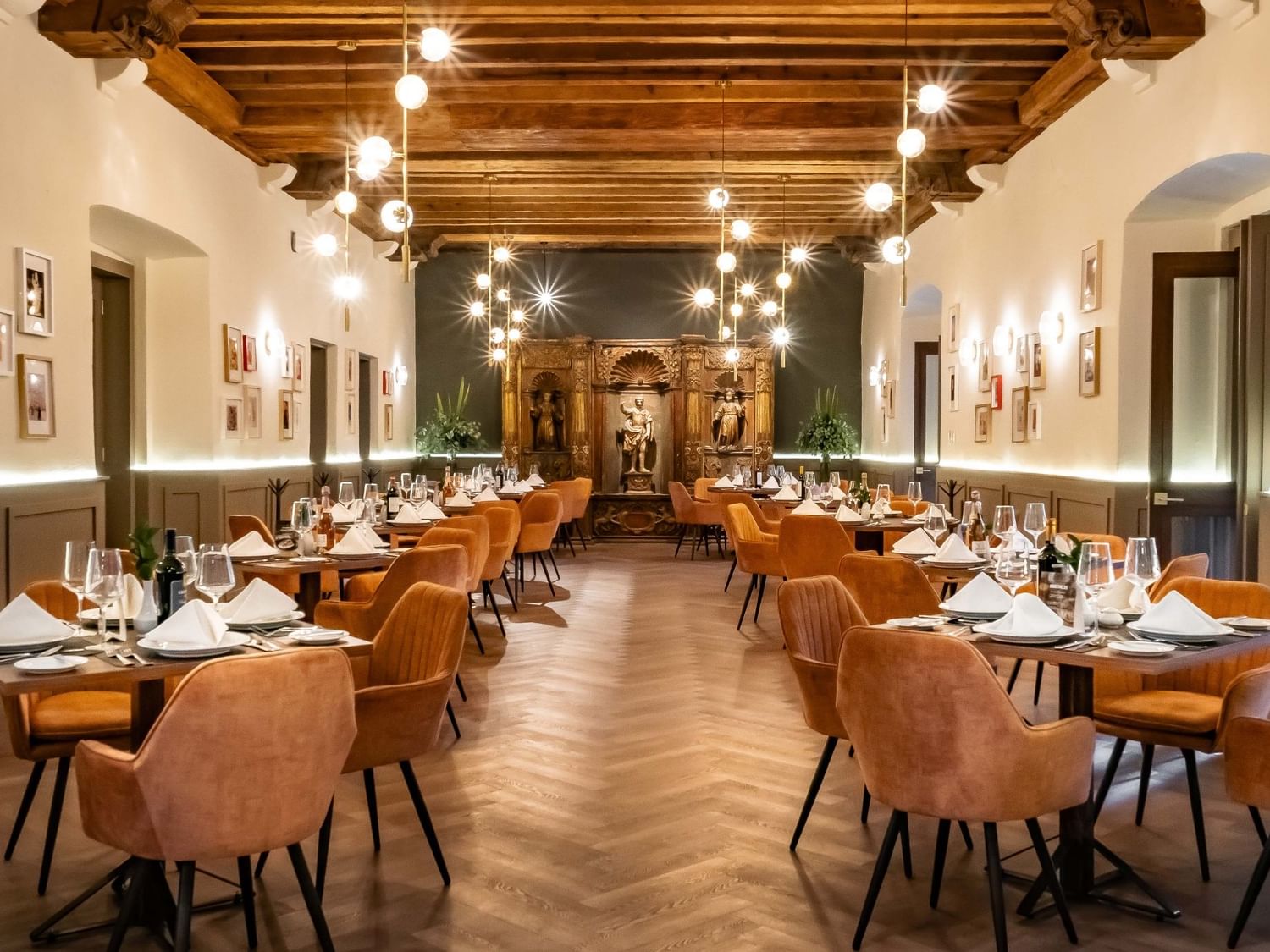 Elegant restaurant interior with wooden floors and tables at Quinta Real Puebla, Heroica Puebla de Zaragoza.
