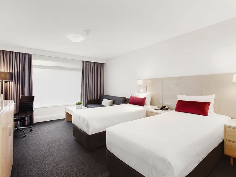 2 Queen beds and seating in Mercure Standard at Pullman Albert Park