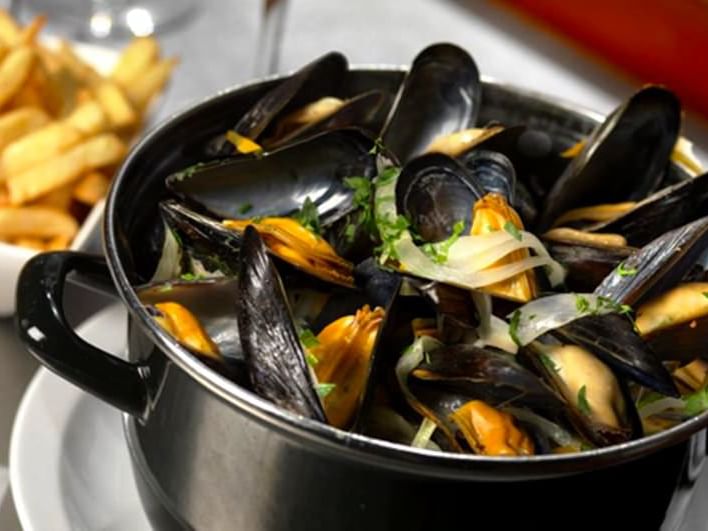 Close-up of Moules-Frites dish served at Sternen Oerlikon
