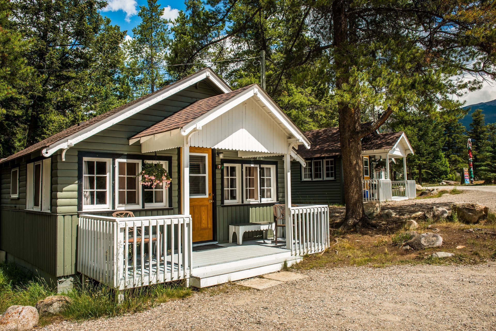 Cabin accommodations in Jasper National Park, Alberta | Tekarra Lodge