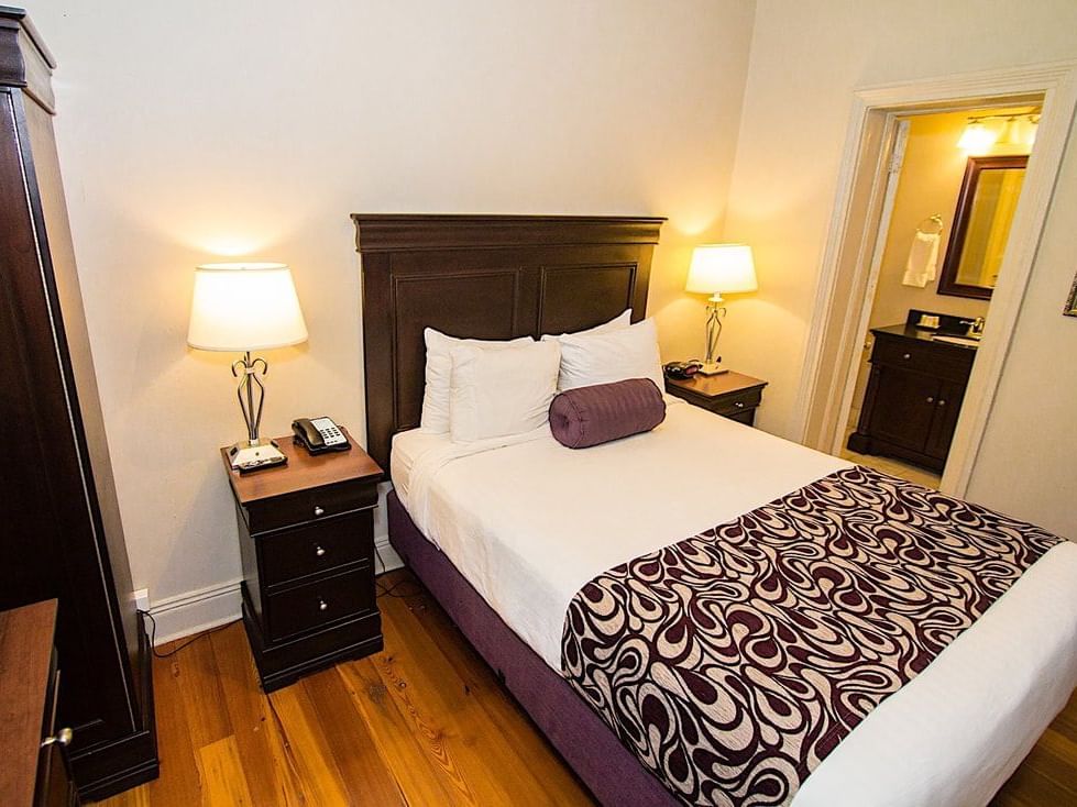 Bed & lamps in Lamothe King suite at French Quarter Guesthouses
