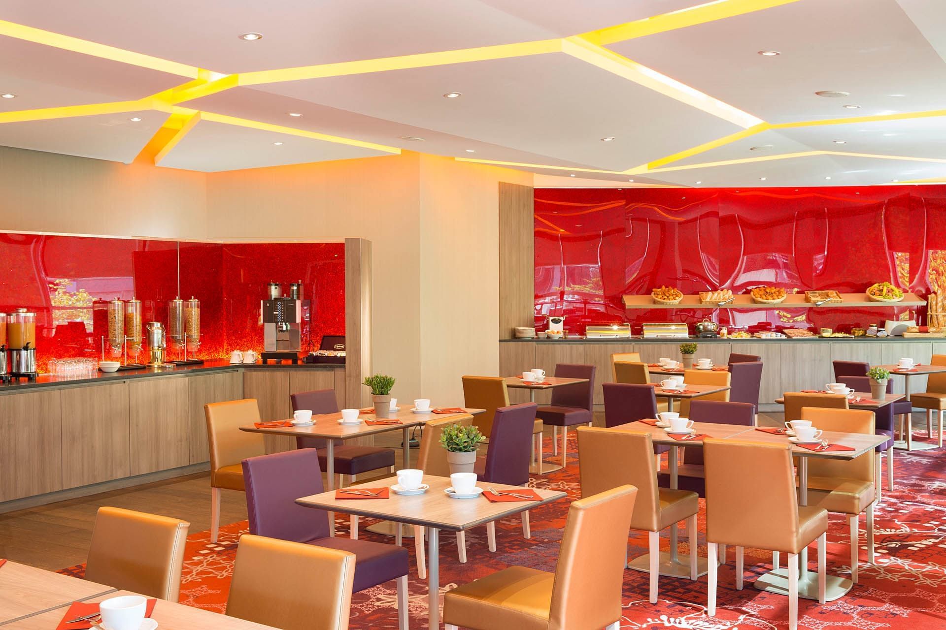 Buffet et espace repas dans un restaurant, Oceania Clermont-Ferrand