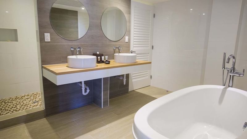 One Bedroom Harborfront Suite Bathroom
