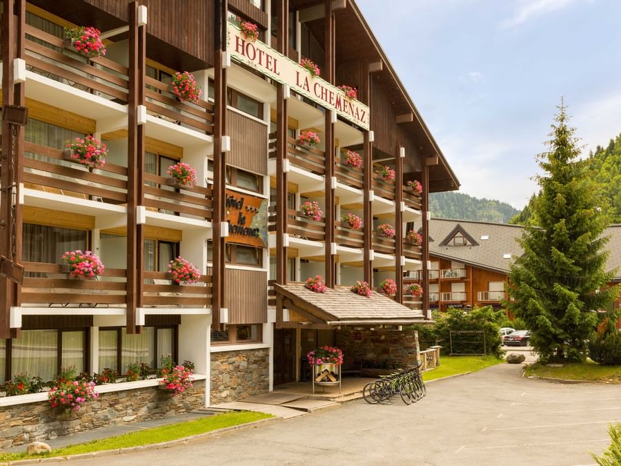 Exterior view of the hotel at Chalet-Hotel La Chemenaz