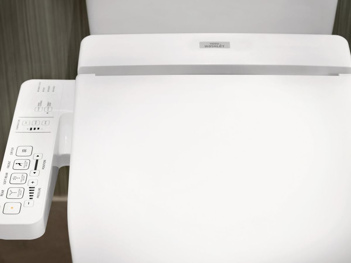 Coast Coal Harbour Vancouver Hotel - Guest Bathroom