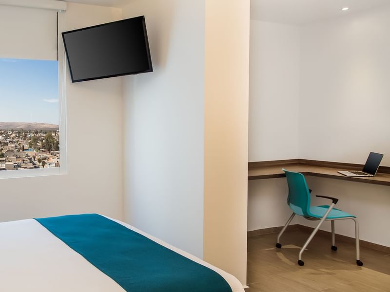 Habitación accesible con zona de trabajo en One Hotels