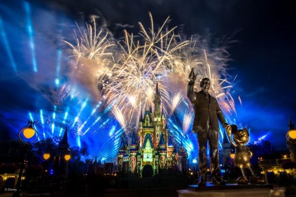 Fireworks at Mickey’s Very Merry Christmas Party near Lake Buena Vista Resort Village & Spa