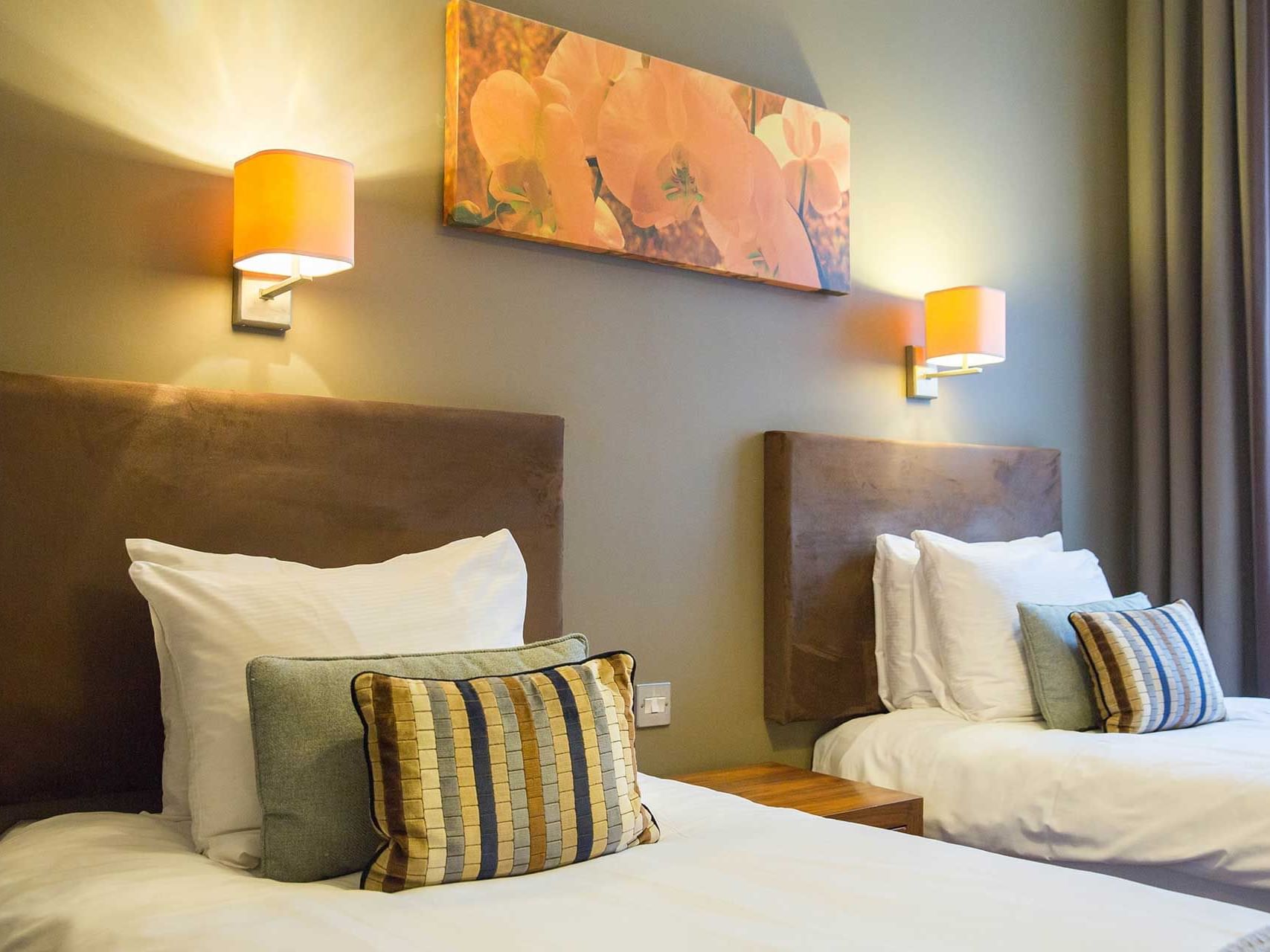 Wall lamps over beds in Superior Twin Room at The Met Hotel