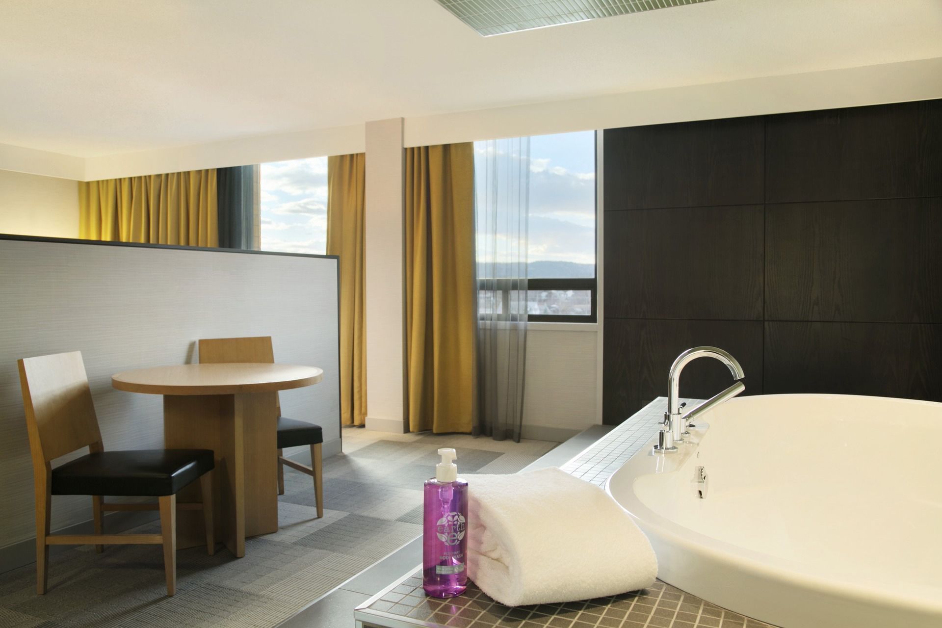 Coast Prince George Hotel by APA - Jacuzzi Suite(7)