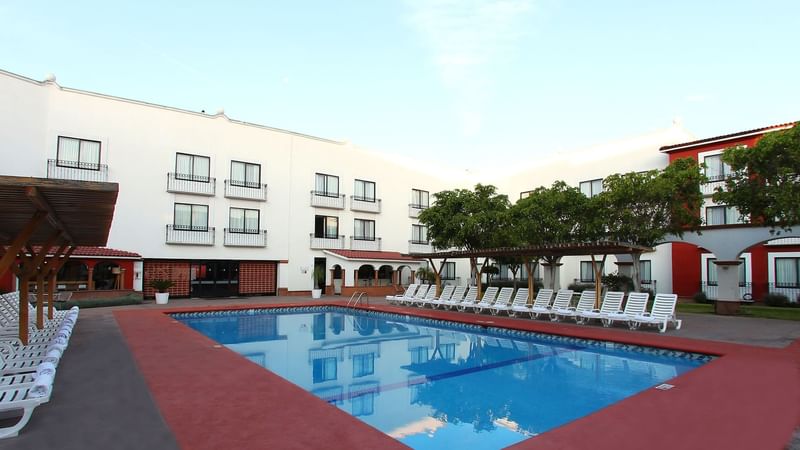 Sunbeds by the outdoor pool at Fiesta Inn Querétaro