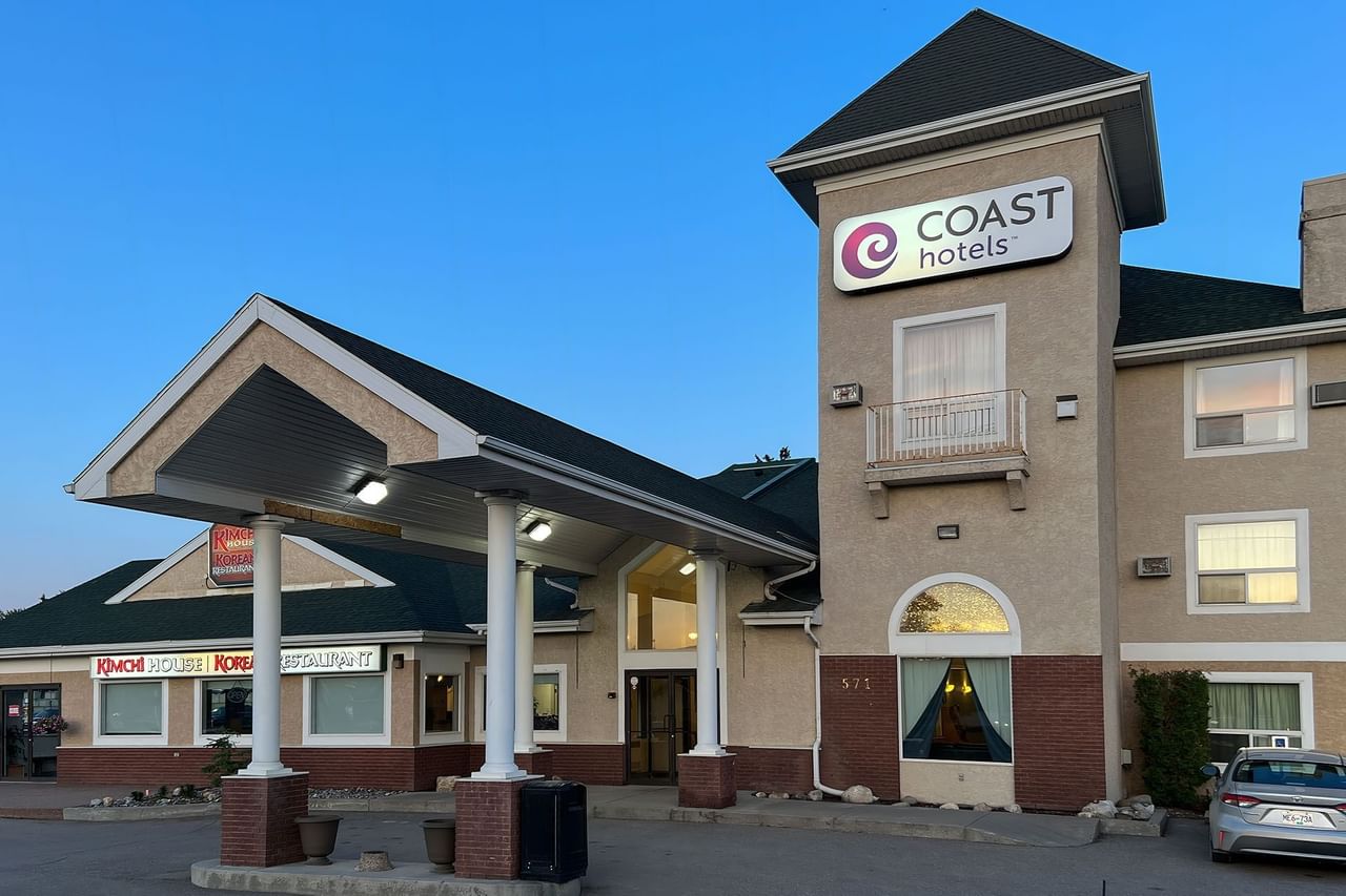 Coast Hinton Hotel in Alberta, exterior