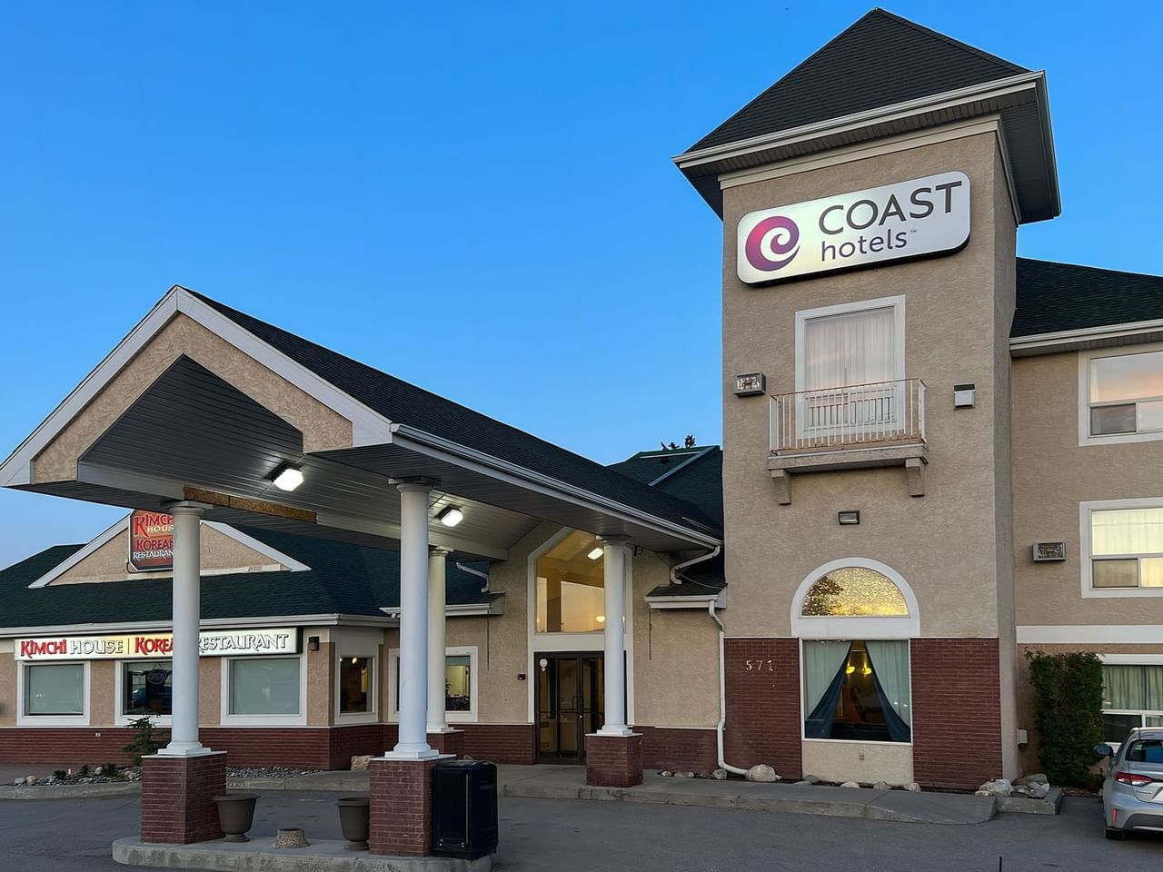 Coast Hinton Hotel in Alberta, exterior  