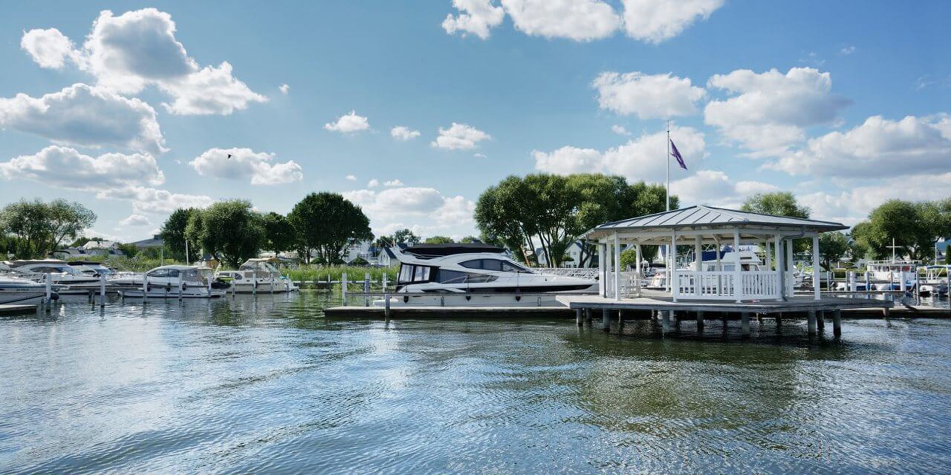 exterior view of Event Center Schwielowsee across water