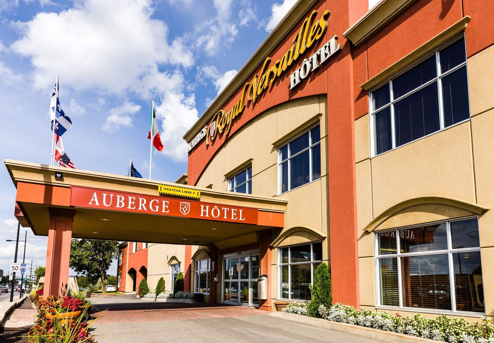 Auberge Royal Versailles / #CanadaDo / Best Places to Stay in Longueuil