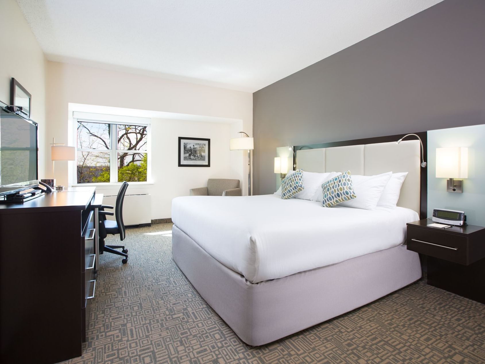 Executive Club Level King suite at Kellogg Conference Hotel