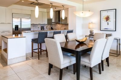 Deluxe Dining Room - Plantation Resort Residences