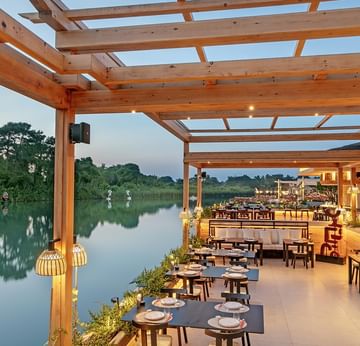 Nori Asian Restaurant в Titanic Deluxe Golf Belek — изысканные азиатские блюда с видом на реку.