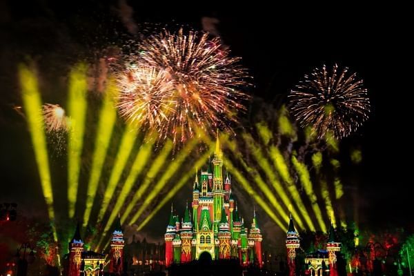 Minnie’s Wonderful Christmastime Fireworks Display is a beloved returning feature of Mickey’s Very Merry Christmas Party 2024. 