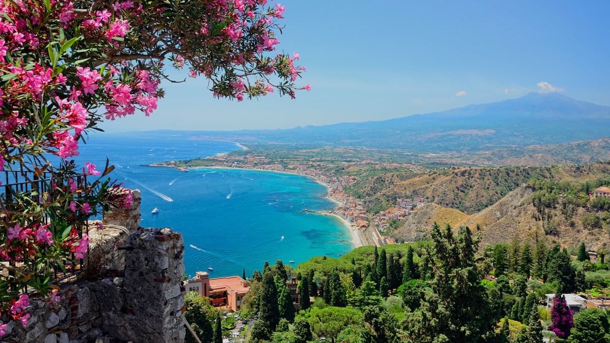 Finish Off Your Summer in Taormina: Reasons to Visit the City in