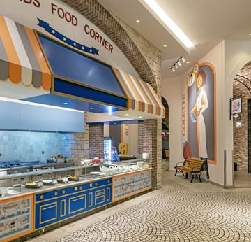 Tini Kids Restoran – Titanic Deluxe Golf Belek’te Çocuklara Özel Renkli Yemek Alanı