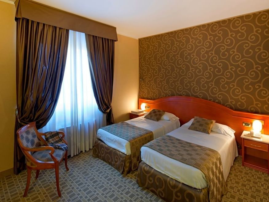 Twin Classic room with Twin Bed & Furniture at Extro Hotels