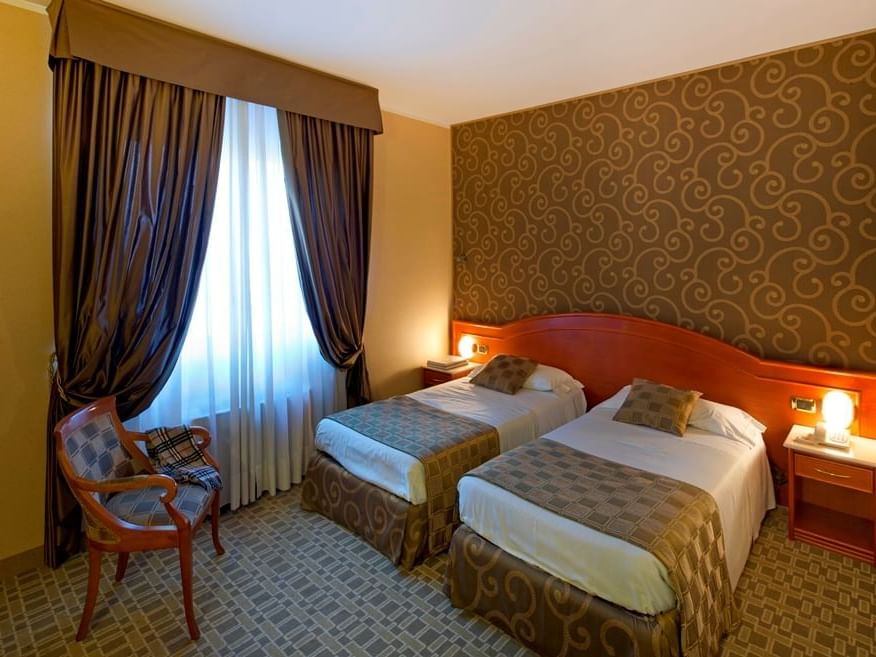 Twin Classic room with Twin Bed & Furniture at Hotel Mozart