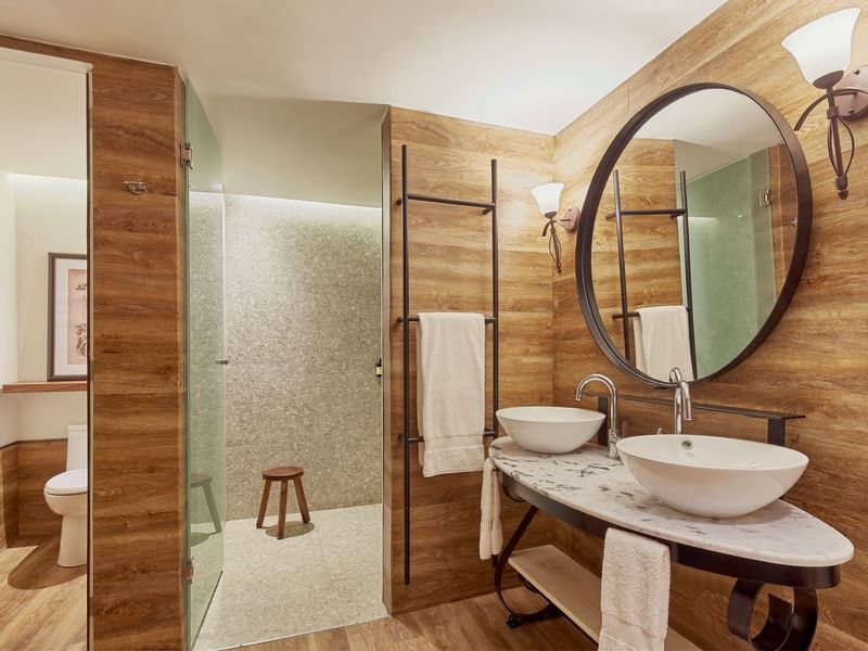 Superior Room, 1 king Bathroom Vanity at FA Hotels & Resorts