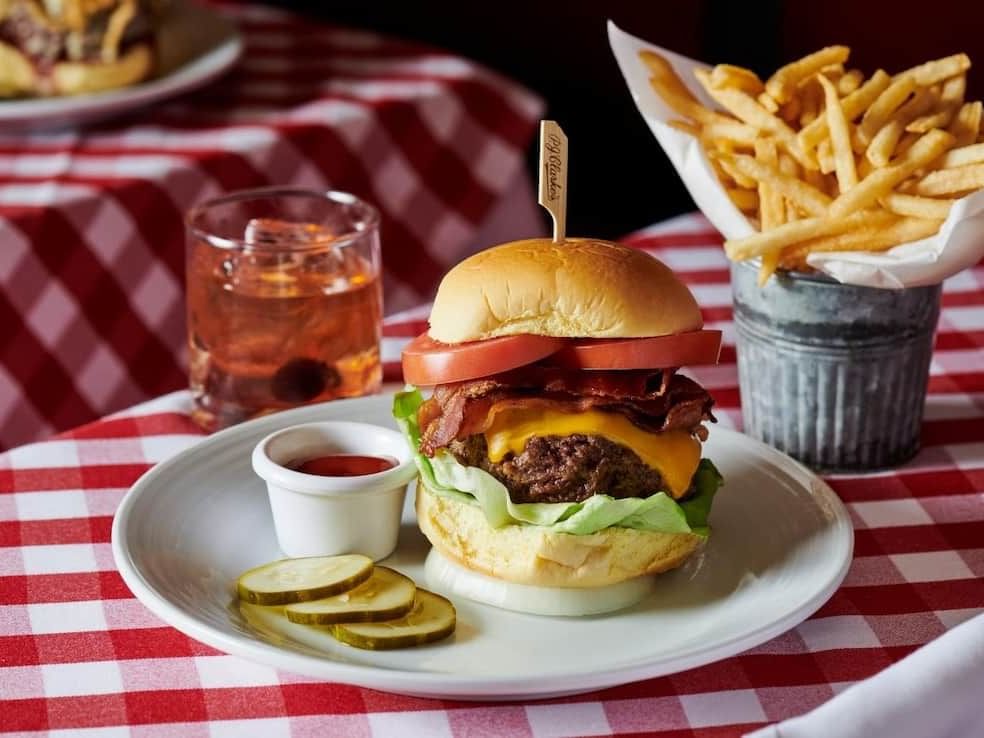 classic american fare at pj clarke's lincoln center nyc