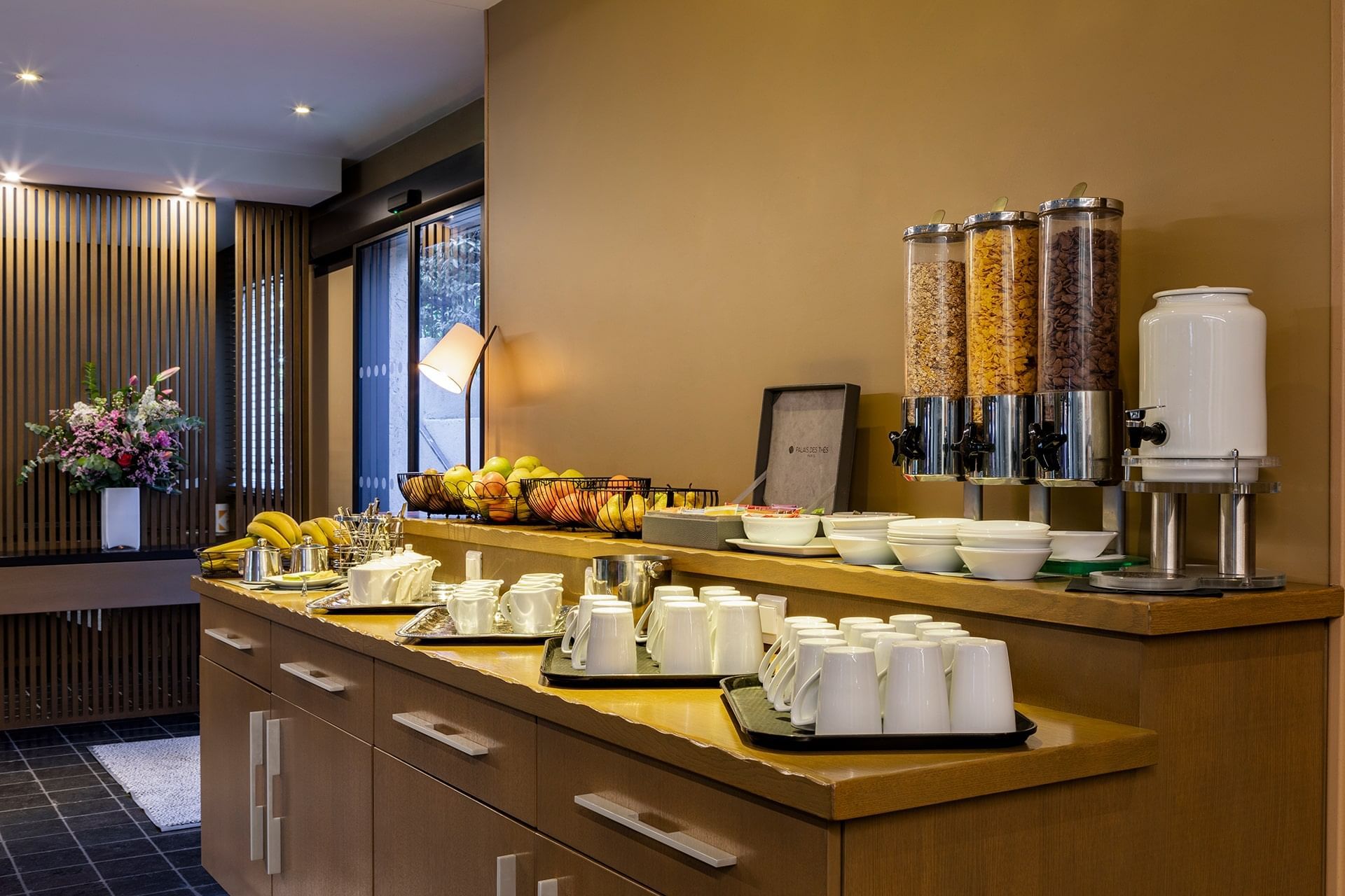 Buffet de petit-déjeuner servi à l'Escale Oceania Aix-en-Provence
