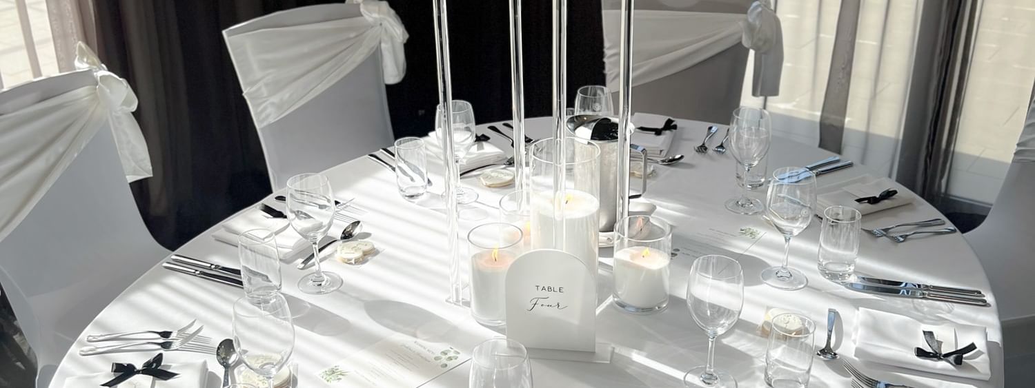 Mercure kooindah waters white wedding reception