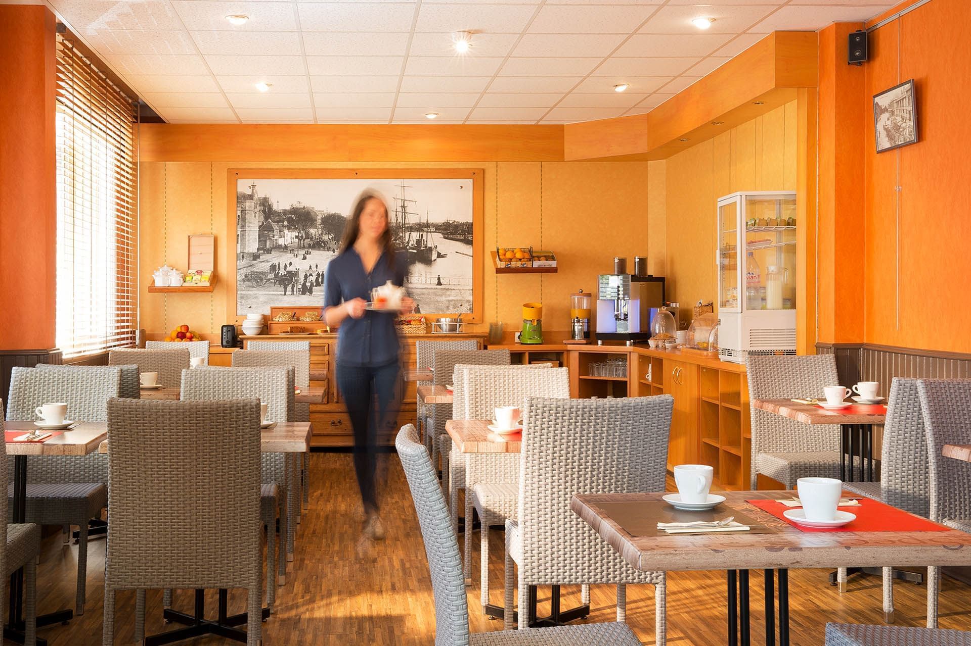 Salle à manger dans un restaurant à l'Escale Oceania Lorient