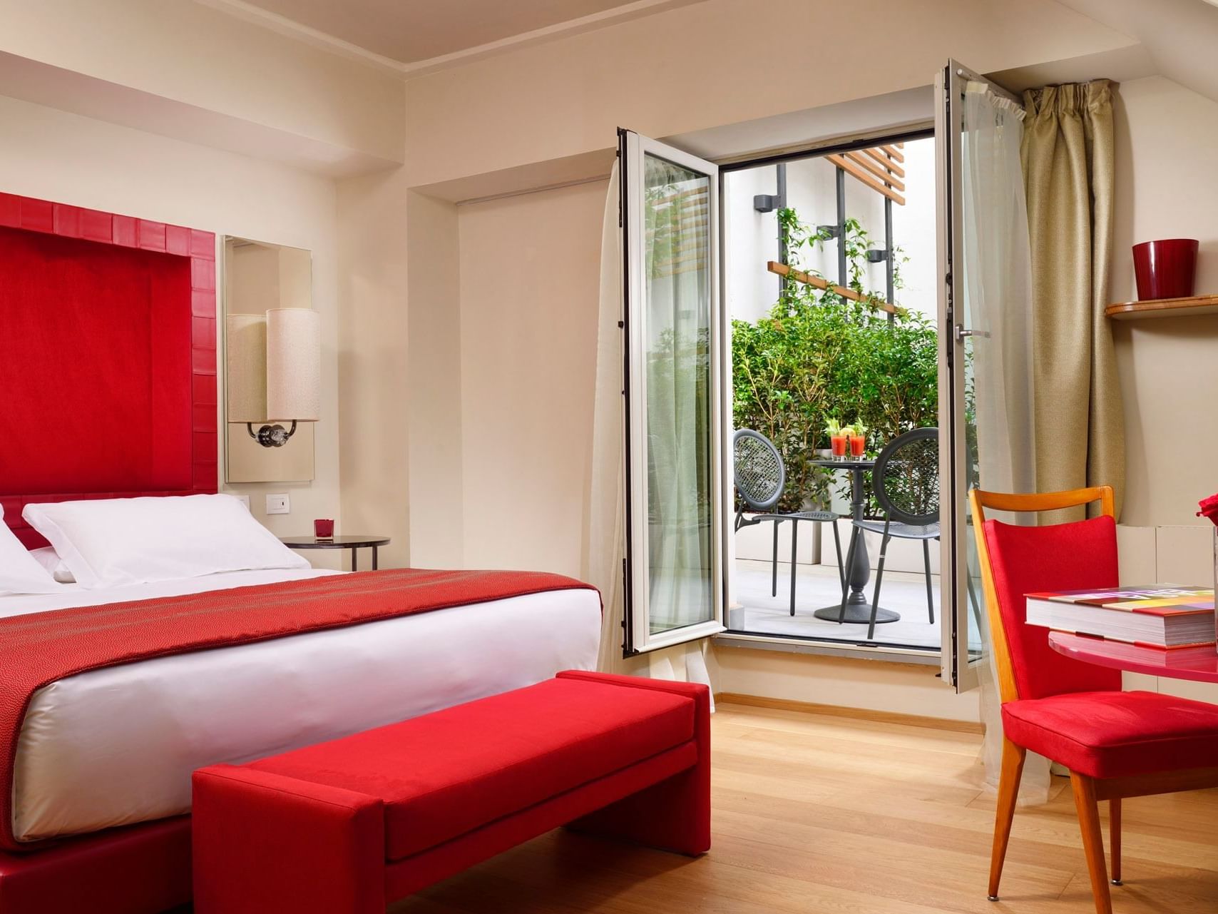 Comfortable bedroom with a balcony at Grand Hotel Minerva    